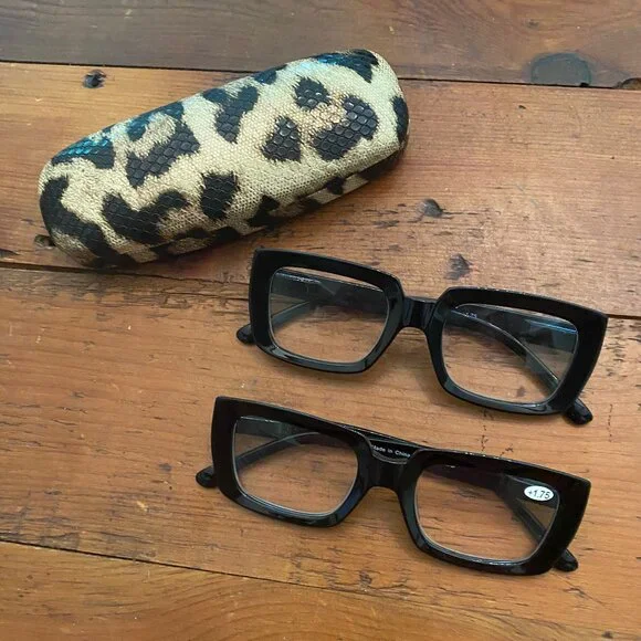 TWO PAIRS BLACK SQUARE FRAME READERS 1.75X WITH HARD CLAMSHELL CASE - Picture 2 of 2